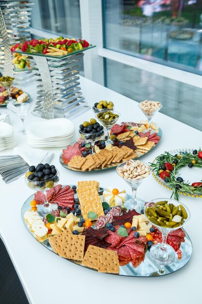 Photo delicious dish on the buffet table. cold appetizers from the chef for the celebration