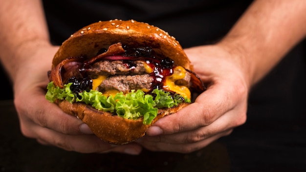 Foto hamburger delizioso doppio manzo con formaggio