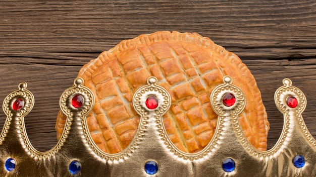 delicious epiphany pie dessert front view crown