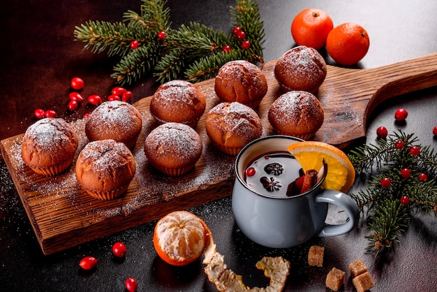 Вкусные свежие кексы какао на Рождество