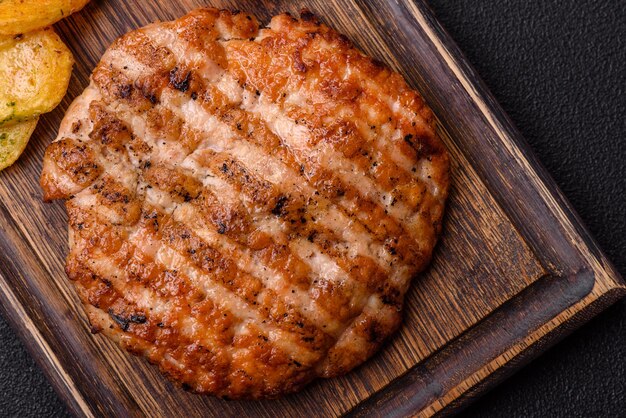 Photo delicious fresh grilled chicken fillet with spices and herbs