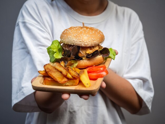 맛있는 신선한 수제 버거 세트