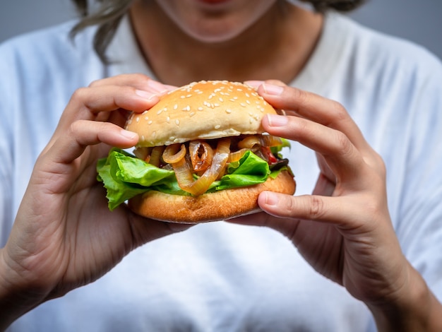 おいしい新鮮な自家製ハンバーガー