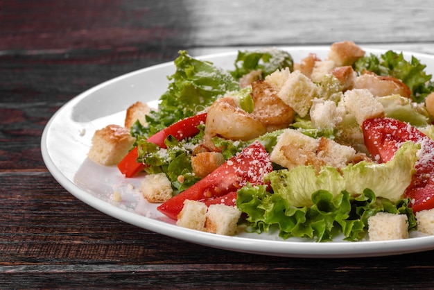 Photo delicious fresh salad with shrimp for the festive table