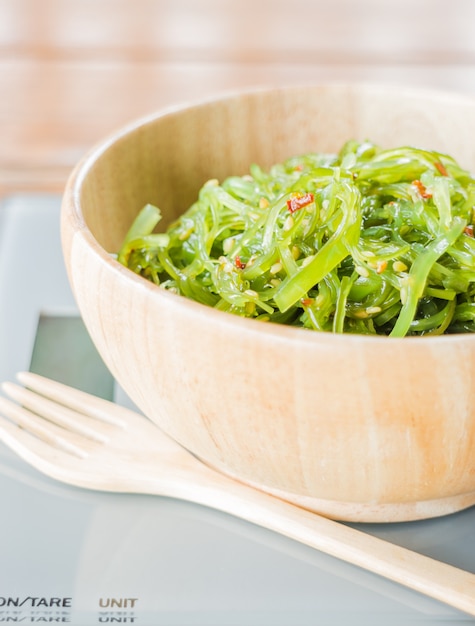 Photo delicious fresh seaweed spicy salad