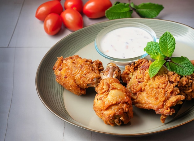 Photo delicious fried chicken on a plate