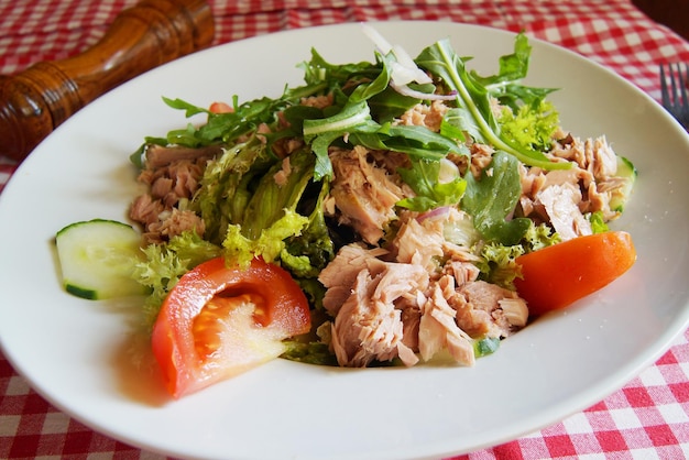 Delicious green salad with tuna and tomato