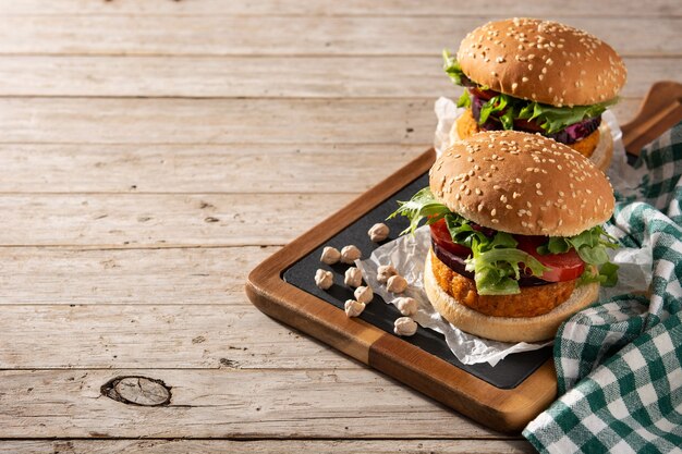 Hamburger sano delizioso di ceci. concetto di cibo veganismo