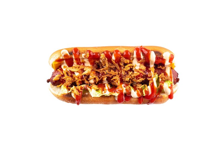 흰색 배경에 맛있는 핫도그 격리 됨