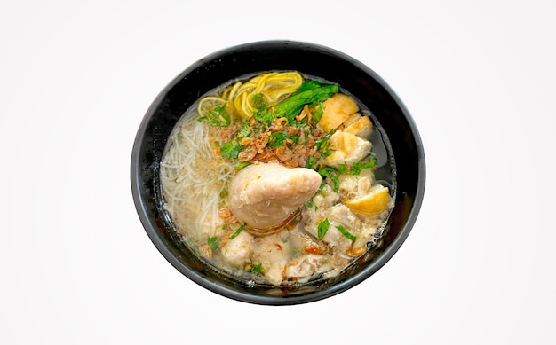 맛있는 인도네시아 바크소 누들 수프와 미트볼