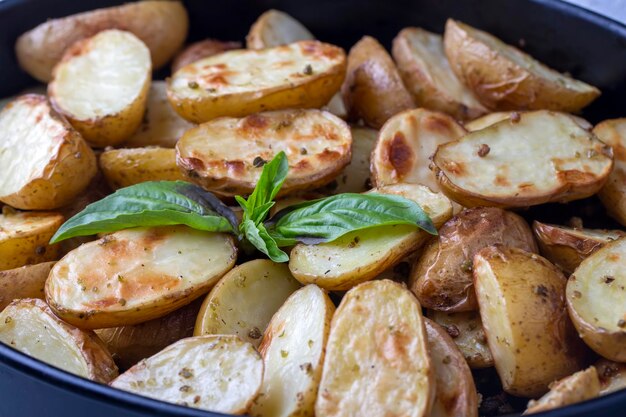 Концептуальная фотография вкусного запеченного картофеля