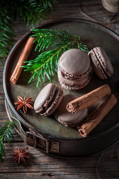 Delicious macaroons for Christmas with cinnamon and spruce