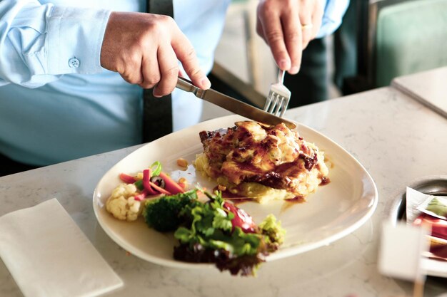 写真 テーブルの上のおいしい肉骨粉