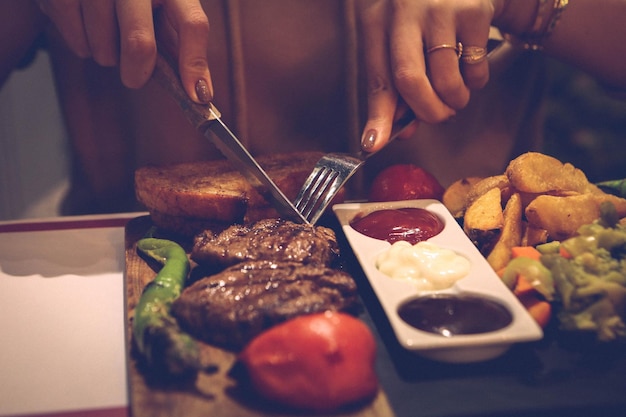 テーブルの上のおいしい肉骨粉