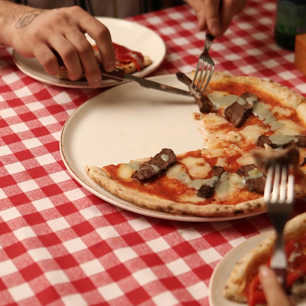 おいしい混合ピザイタリア料理