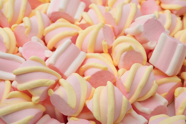 Delicious mollige roze en witte marshmallows close-up