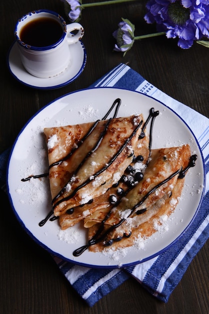 Foto pancake deliziosi con mirtilli sul tavolo da vicino