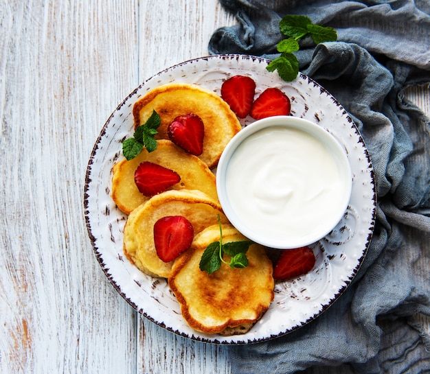 Deliziose frittelle con fragole