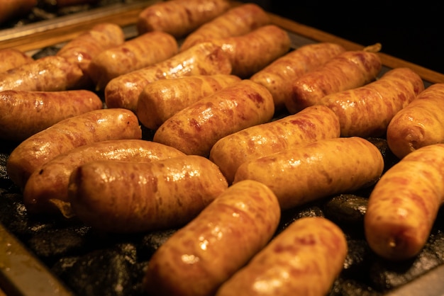 맛있는 자갈 구이 돼지 고기 소시지