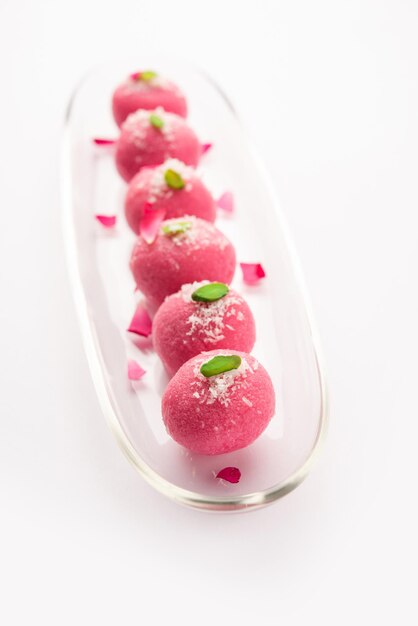 맛있는 분홍색 <unk><unk> 또는 장미 맛 <unk> <unk> 또는 Rasgulla 또는 Rasagola Rosogolla Rosogolla