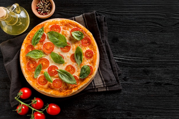 Foto delizioso concetto di pizza con copia spazio