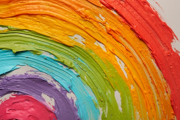 Foto deliziosa glassa per cupcake arcobaleno ancora in vita