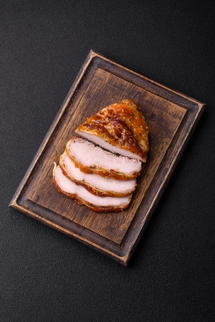 Photo delicious smoked ham or chicken meat with salt spices and french mustard