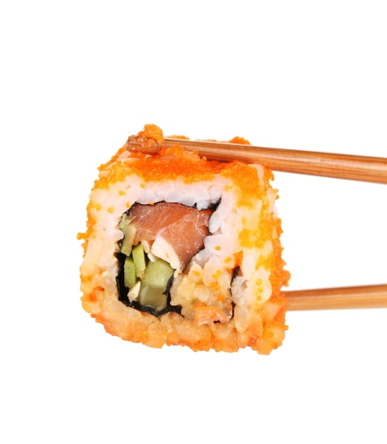 вкусные суши и палочки для еды, изолированные на белом