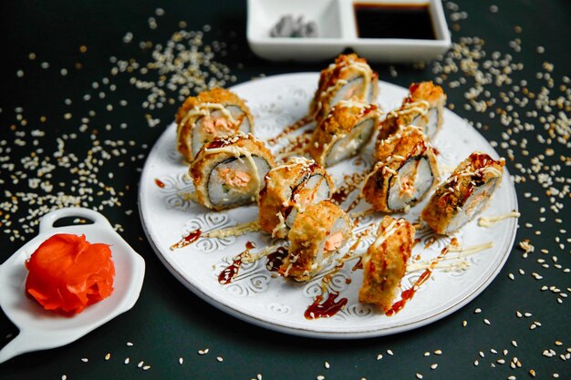 美味しいソースと美味しい寿司皿