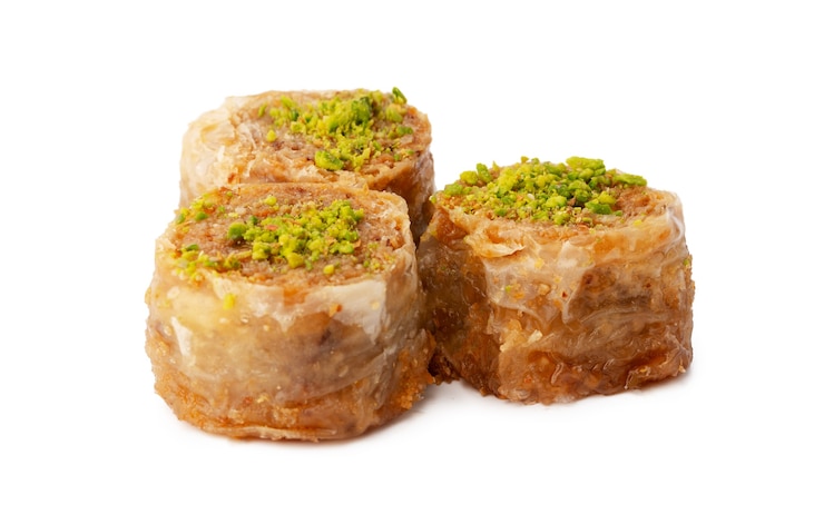 Photo delicious sweet baklava isolated on white background