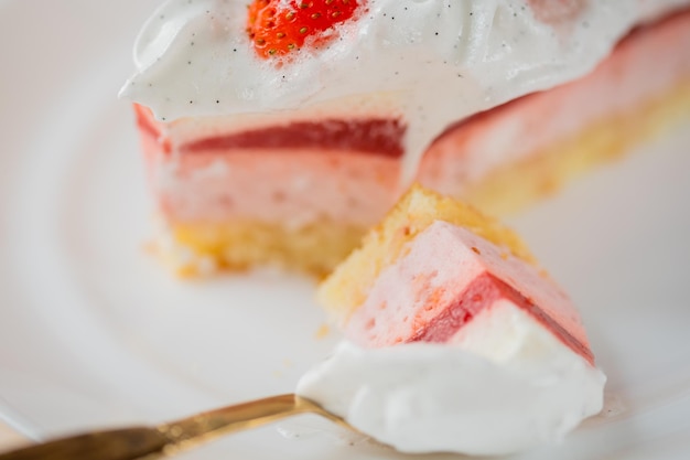 Delicious sweet cake closeup selective focus cake with white protein cream decorated with strawberries strawberry mousse souffle