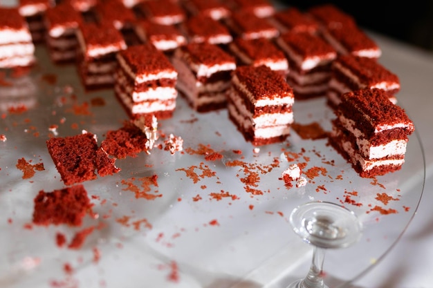 вкусные сладкие красные бархатные пироги