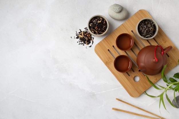 Foto deliziosi ingredienti per il tè in una ciotola