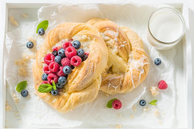 Delicious yeast cake with raspberries and blueberries