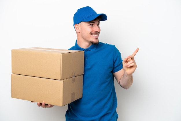 Delivery caucasian man isolated on white background intending to realizes the solution while lifting a finger up