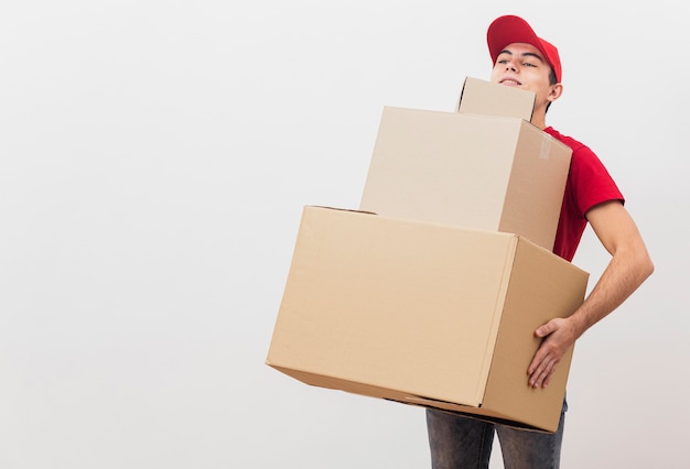 Photo delivery man carrying packages