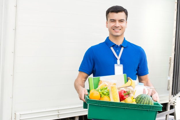 Delivery man deliverying grocery 