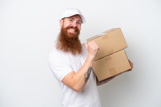 Photo delivery reddish man isolated on white background proud and selfsatisfied