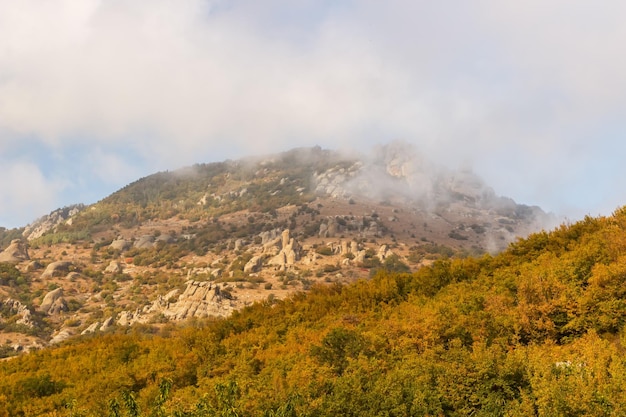 Demerdzhi rotsen in de cloud