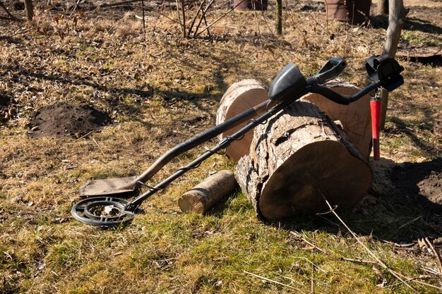 Demining tool metal detector and mine shovel