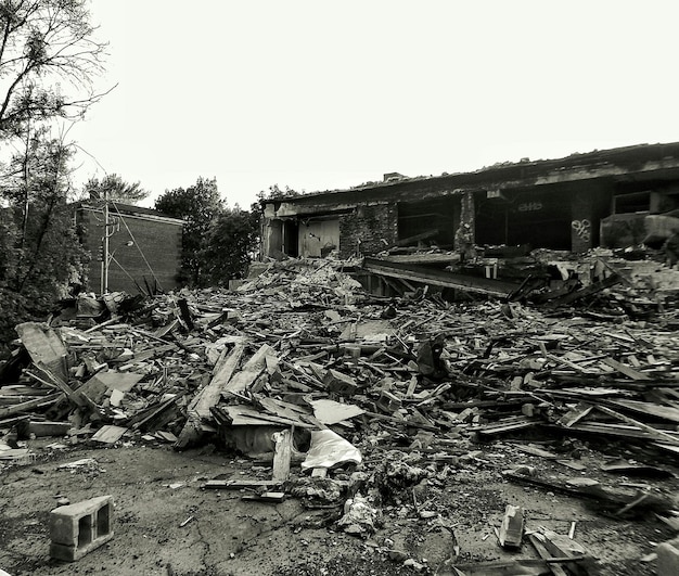 Foto ruine di edifici demoliti contro il cielo