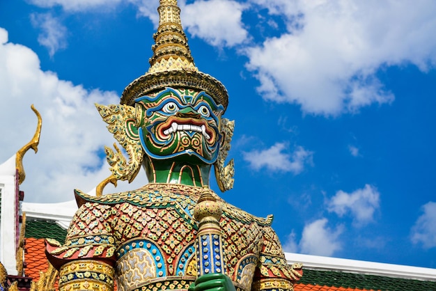 無料のロイヤリティ写真の場所エリアからの壮大な宮殿タイの悪魔の守護像。