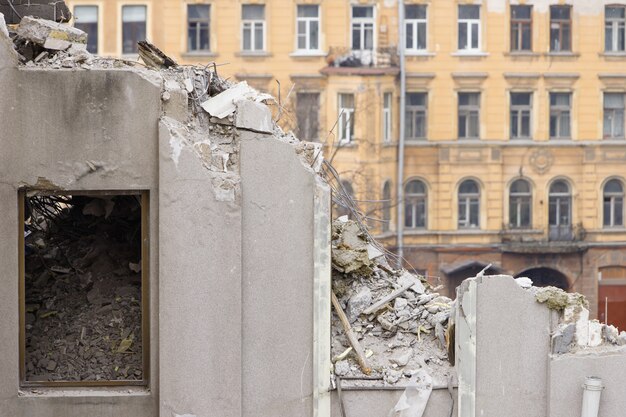 Foto demontage van het oude huis