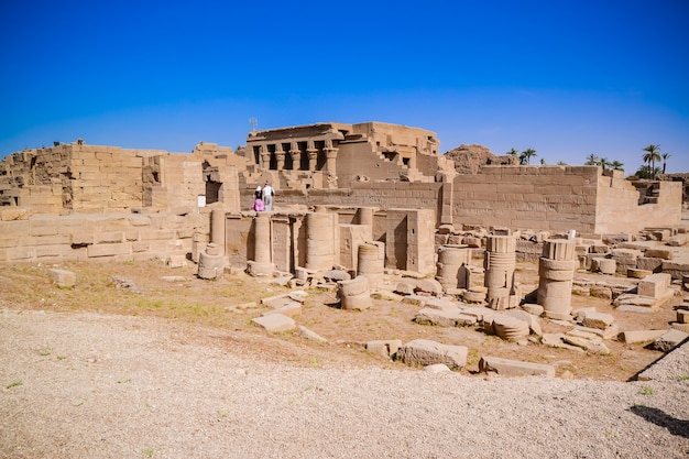 Photo dendera temple ruins. egypt