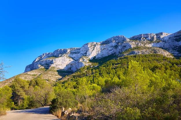 La pista di denia nella montagna montgo ad alicante