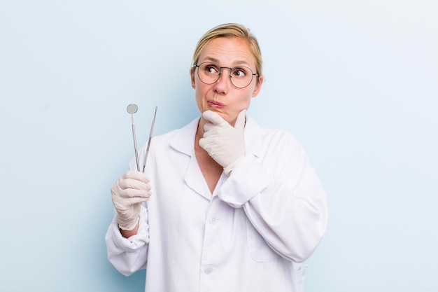 Denken, twijfelachtig en verward voelen