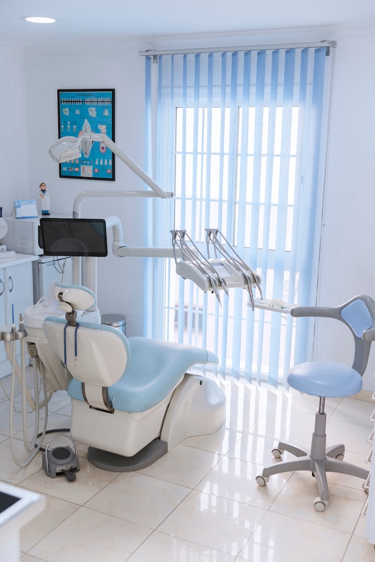 Photo dental clinic interior with modern dentistry equipment