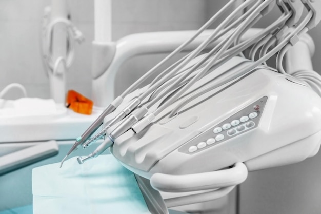 Зубные дрели в кабинете стоматолога, уход за зубами