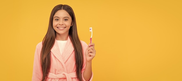歯の健康と美容口腔ケア自己衛生毎日の習慣幸せな 10 代の女の子保持歯ブラシ バナー