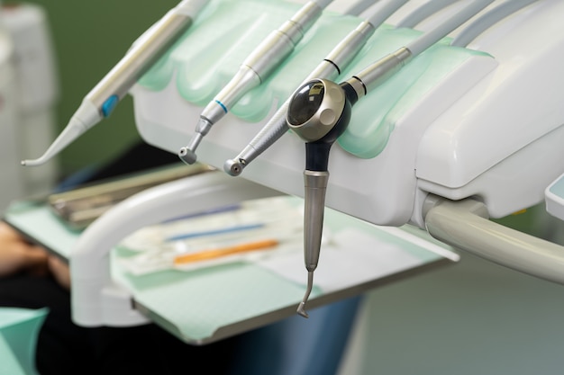 Фото Стоматологические инструменты в стоматологическом кабинете